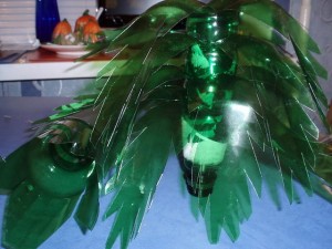 Делаем пальму из пластиковых бутылок