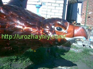 Орел из пластиковых бутылок