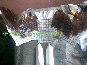 Аист из пластиковых бутылок