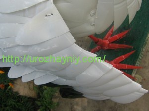 Аист из пластиковых бутылок