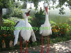 Аист из пластиковых бутылок