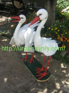 Аист из пластиковых бутылок