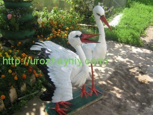 Аист из пластиковых бутылок