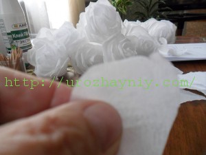 Роза из гофрированной бумаги своими руками