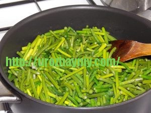 Салат из чесночных стрелок. Пошаговый рецепт Натальи Карпушенковой