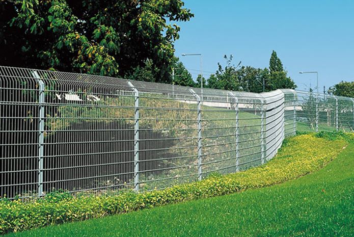Вы знаете, как легко установить забор из проволочной сетки?